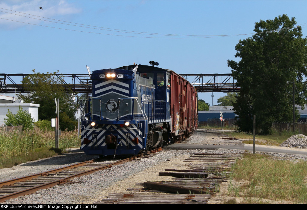 1501 rolls through the west side of Port Huron with cars for CN